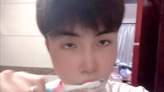 I've been single for too long, and I can't help but wear women's clothes!!