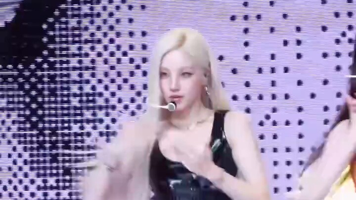 Yang pertama di Internet! Perubahan pakaian satu klik 'hal baik' Song Yuqi!