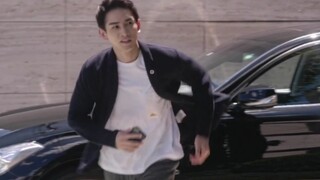 奔跑着的空君～不愧他的体育生底子，跑上台的那几步比其他人利索多了！ ～＾o＾～感觉他“噌”地一下就上去了2333～