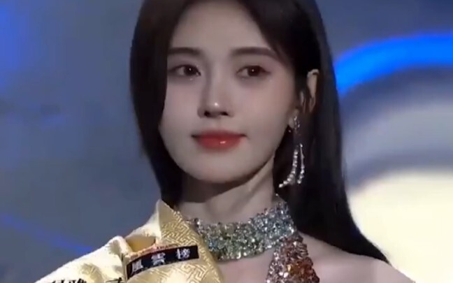 鞠婧祎真人奇迹暖暖变装 鞠姐的脸今晚鲨到我了