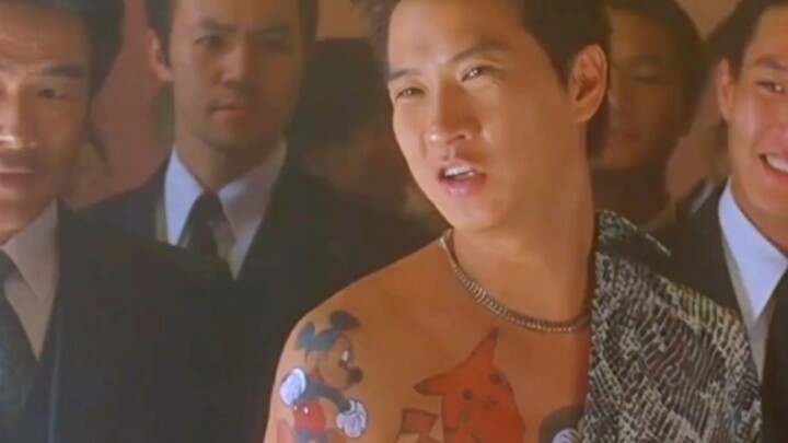 Lihat aja tato saya, langsung keliatan banget polosnya, hehe.