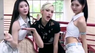 SOMI x Lee Chae Ryung x Shin Yoo Na เต้นเพลง "Fast Forward"