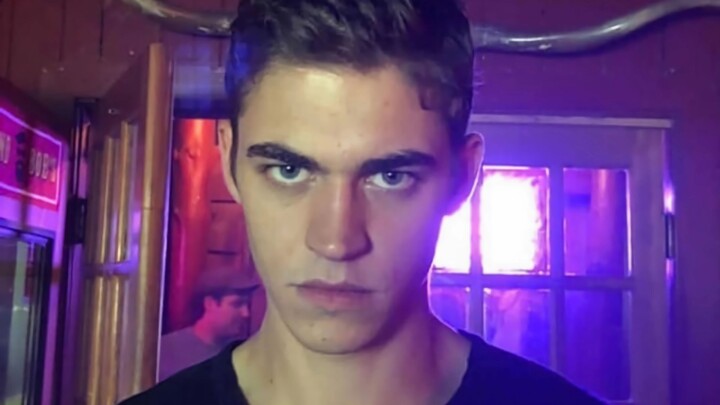 Aku banget suka settingan tokoh ikonik di kampus yang dikendalikan habis-habisan oleh cewek baru yan