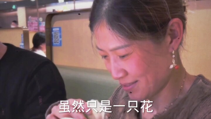 "Hãy luôn dành một phần sự dịu dàng của bạn cho cha mẹ"