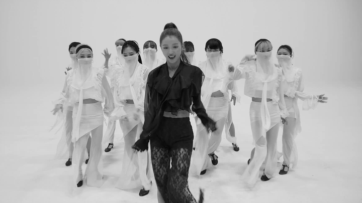 200923 YooA - Lucid Dream (Abracadabra) (Black Performance Video)