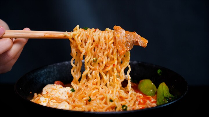 บะหมี่กึ่งสำเร็จรูปหนึ่งถ้วยจะอร่อยได้ขนาดไหนกันนะ?