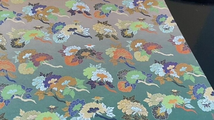 【تشكيلة كيرو】 مش عارف كيف تغلف هدية مستطيلة الشكل؟ اعملها مثلي: بسيطة، جميلة، ومميزة جدًا!