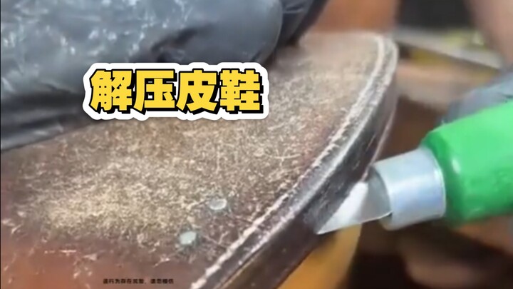 Mengurus Sepatu Kulit