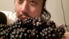ASMR EATING SOUNDS - BLACKBERRY