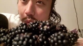 ASMR EATING SOUNDS - BLACKBERRY