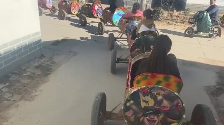 #รถไฟเล็ก สักทีก็สานฝันวัยเด็กให้เป็นจริง! พาคนทั้งหมู่บ้านนั่งรถไฟเล่นรอบหมู่บ้าน #หนุ่มหล่อที่สุดใ