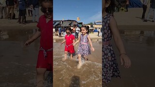 Anaya Tinku ne Kari Beach Mai Masti