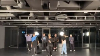 SM新男团RIIZE Siren练习室版