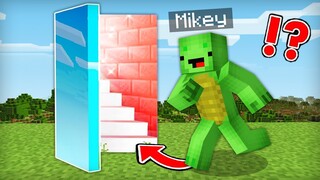 Mikey & JJ INVISIBLE Door to Security Base in Minecraft! (Maizen Mazien Mizen)