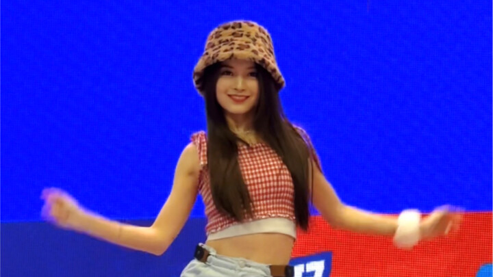 Itzy-Cheshire โชว์สดโชว์แมวเชสเชียร์ผู้โดดเดี่ยว
