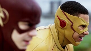 Wally mendapatkan kekuatan super dan membandingkan kecepatannya dengan The Flash untuk pertama kalin