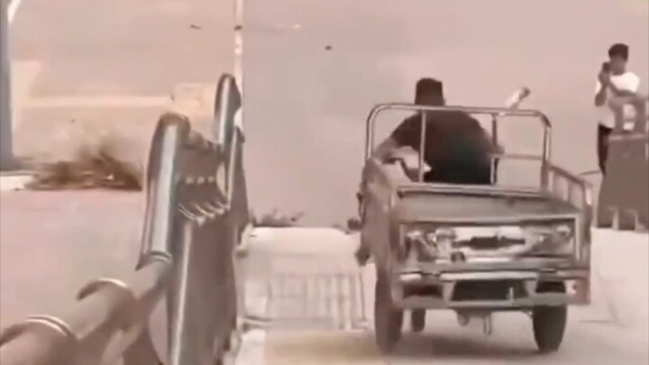 “Takumi, termosmu jatuh!”