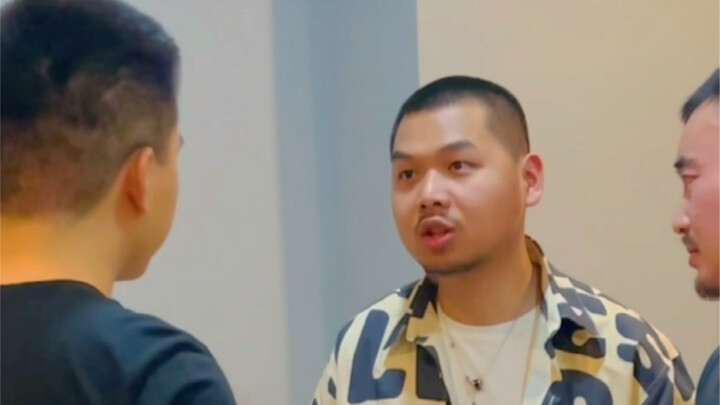 هل هذه هي إغراءات الأخوة؟