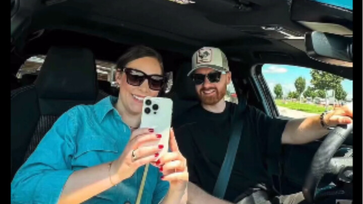 3 mẹo chụp ảnh tự sướng trong xe cho các cặp đôi!