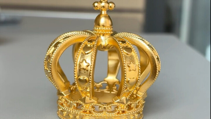 كل شيء يخضع لقرار الملكة في البيت.