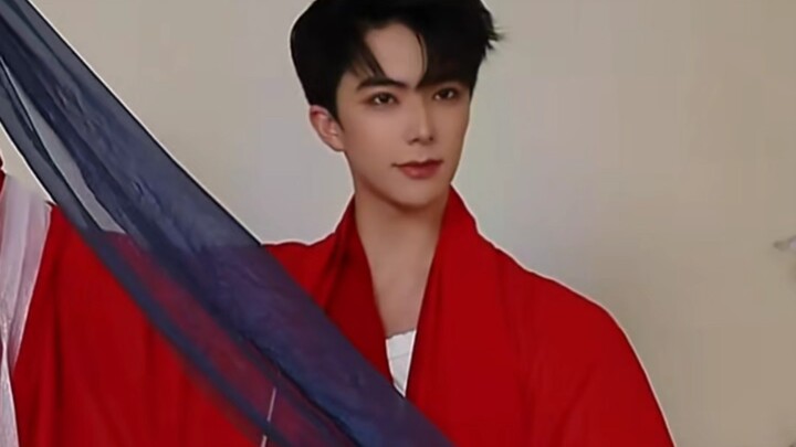 In red, Guo Yu’ang dances to “Xiwenshuo”—I could just keep watching him spin in circles.