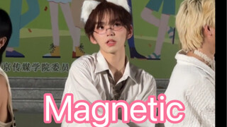 Magnetic—ILLIT 猫耳男大 校园路演直拍（在老师面前跳 超紧张版…！）