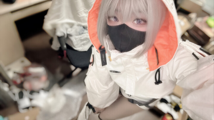 Tại sao tôi không có bạn cùng phòng là coser tóc trắng dễ thương?