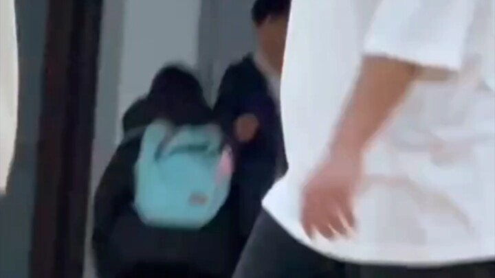 นักศึกษาที่หนีเรียนพละจนถูกจับได้พอดี