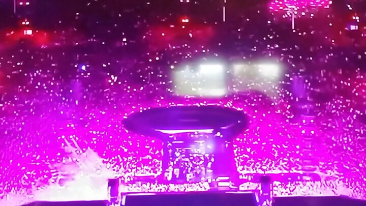 black pink concert 10 b people