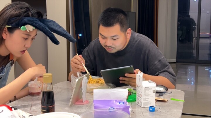 Kenapa cewek yang jelas-jelas disakiti malah selalu berpikir untuk mempertahankannya?