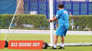 Quang Hải đỡ bóng 1 chạm đầy tinh tế - Thầy Park đẩy khung thành trên sân tập | BLV Quang Huy