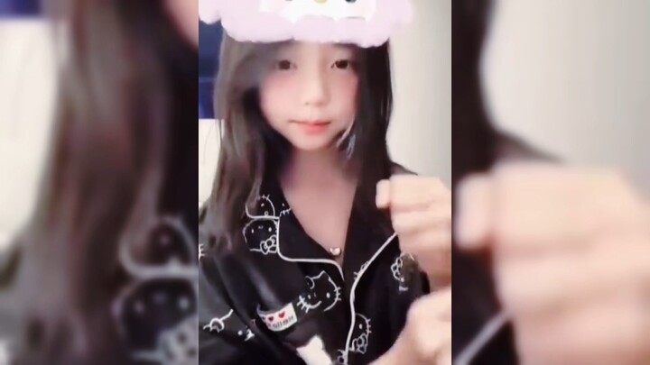 Tarian Uleg Bawang Putih dalam Benakku