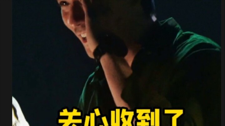 “Yilong, don’t drink so much or you’ll get drunk; I’m drinking tea.”