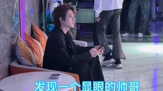 “上海190男模卷不过有技术私下男的也可以~真是可爱的男孩子♂”