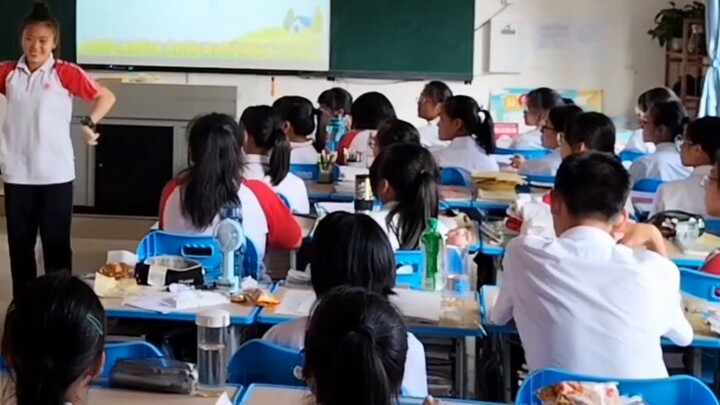 Teacher's Day class meeting dumb dumb flip dance
