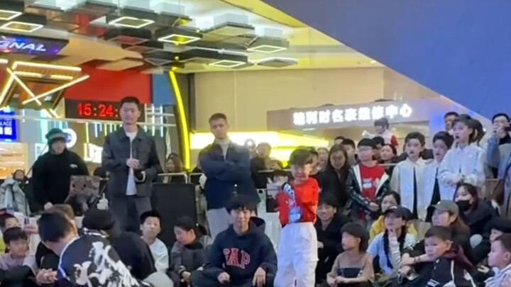 小孩哥:“一想到一会儿就要赢你了，我好难过”😫