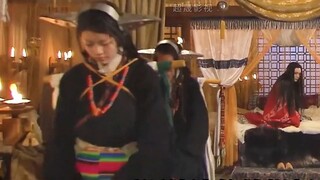 A small official village of a prominent Tibetan chieftain is full of flowers, and the owner sleeps w