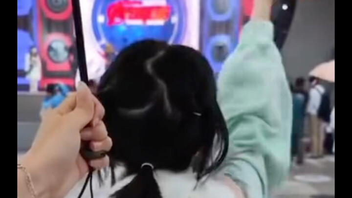 น้องฮันเซอร์ ช่วยโบกมือหน่อย