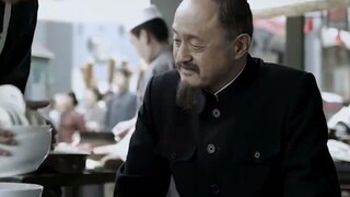 Một người đàn ông đến từ Ba Đông đến ăn bánh bao hấp súp thịt cừu và gọi chín chiếc bánh bao hấp, kh