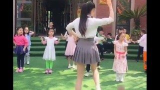 ملك الفتاة النشيطة