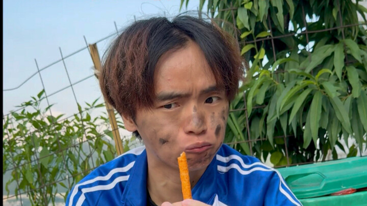 Đứa đáng thương nhất trong làng