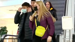 Salah satu cara untuk membuat mereka yang tidak memakai masker memakainya