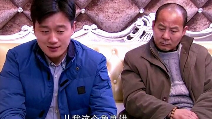 An elderly man went to Beijing to visit his son, only to be spotted by a restaurant owner and hired 