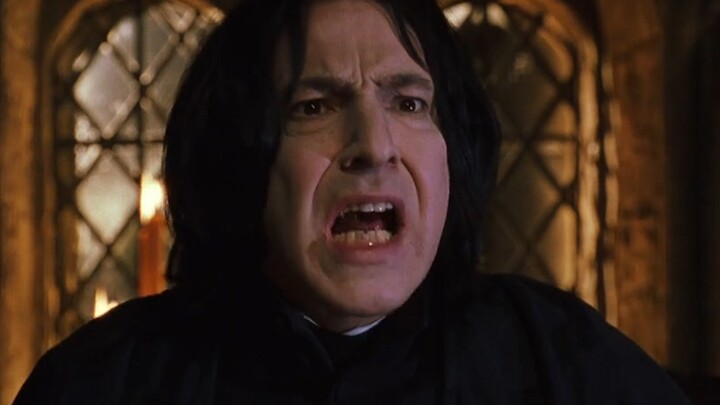 Snape: Aku ingin mengurangi poin saat melihat kalian bertiga! ! !