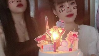 Happy birrhday chị tôi haha. 😂😂