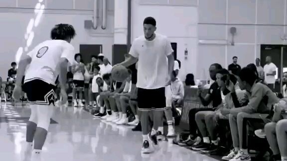 booker 3point shoot stepback