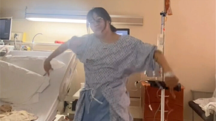 【Catatan Hidup Bersama Serigala Kecil dan Tumor】Orang Pertama yang Berjoget di Ruang Rawat!