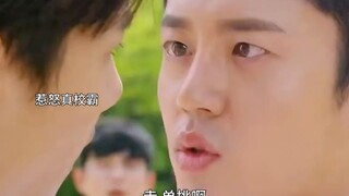 韩剧 《论菜鸡如何逆袭成校霸》原本只是个任人欺负的菜鸡，没想到转个学居然成了校霸！还和真校霸成了好朋友