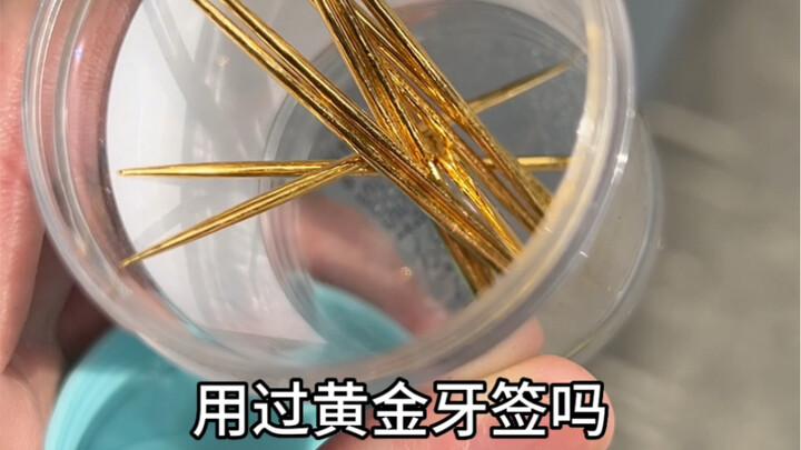 Tôi không cần lương, chỉ cần một cây tăm mỗi ngày là đủ