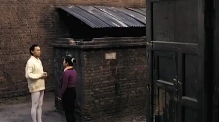 Jiang Wenli Devotes Herself to Art, Depicting the Helplessness of Ordinary People